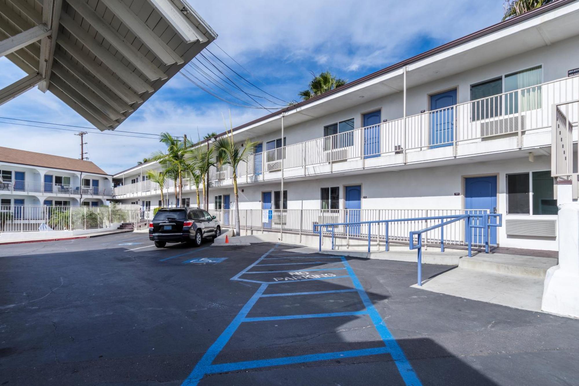 Pacific Inn Oceanside Exterior photo