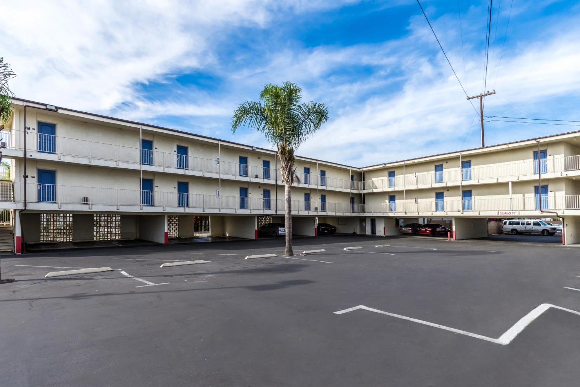 Pacific Inn Oceanside Exterior photo